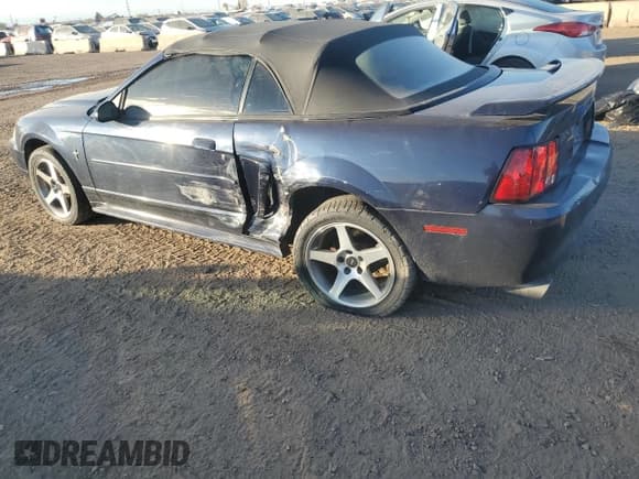 ✅ 2001 Ford Mustang Deluxe • VIN: 1FAFP44431F130921 • Lot: 91164215. Listed on Copart with 105,073 mi. Free auction sales archive from the USA and detailed vehicle history report at DreamBid. Image 2.