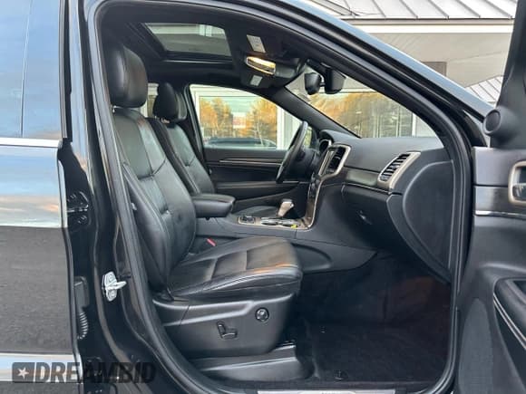 ✅ 2016 Jeep Grand Cherokee Limited 75th Anniversary • VIN: 1C4RJFBG3GC421981 • Лот: 93668145. Опубликован ранее на Copart с пробегом 219 407 миль. Бесплатный доступ к архиву аукционных продаж из США и подробный отчёт об истории автомобиля на DreamBid. Изображение 5.