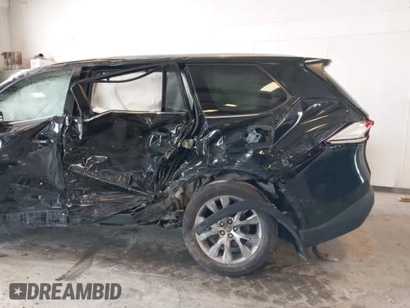 ✅ 2024 Toyota Highlander XLE • VIN: 5TDAAAB51RS034569 • Lot: 42546141. Listed on IAAI with 39,545 mi. Free auction sales archive from the USA and detailed vehicle history report at DreamBid. Image 6.