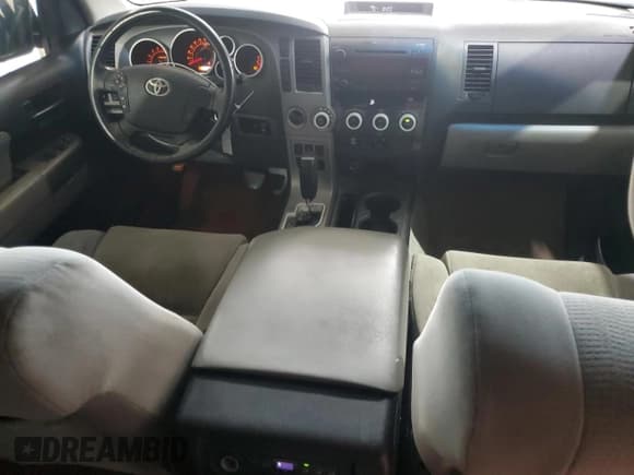 ✅ 2010 Toyota Sequoia SR5 • VIN: 5TDBY5G10AS036606 • Lot: 70224395. Wystawiony na Copart z przebiegiem 287 241 mil. Bezpłatny archiwum sprzedaży aukcyjnych z USA i szczegółowy raport historii pojazdu na DreamBid. Zdjęcie 8.