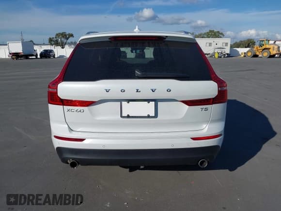 ✅ 2020 Volvo XC60 Momentum • VIN: YV4102DK5L1602268 • Lot: 43795880. Listed on IAAI with 31,557 mi. Free auction sales archive from the USA and detailed vehicle history report at DreamBid. Image 16.