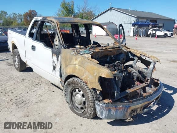 ✅ 2014 Ford F-150 XL • VIN: 1FTFX1EF9EFB45308 • Lot: 43310713. Wystawiony na IAAI z przebiegiem Nie podano. Bezpłatny archiwum sprzedaży aukcyjnych z USA i szczegółowy raport historii pojazdu na DreamBid. Zdjęcie 1.