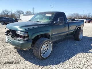 ✅ 2001 Chevrolet Silverado 2500HD • VIN: 1GCHK24131E100139 • Lot: 50487505. Wystawiony na Copart z przebiegiem 270 292 mil. Bezpłatny archiwum sprzedaży aukcyjnych z USA i szczegółowy raport historii pojazdu na DreamBid. Zdjęcie 1.