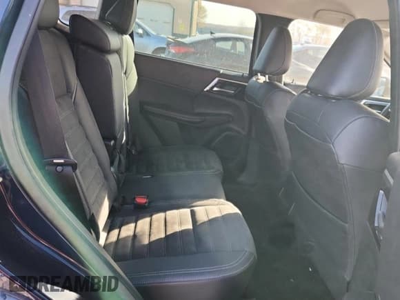 ✅ 2023 Mitsubishi Outlander SE • VIN: JA4J4UA82PZ009237 • Лот: 92210455. Опубликован ранее на Copart с пробегом 23 649 миль. Бесплатный доступ к архиву аукционных продаж из США и подробный отчёт об истории автомобиля на DreamBid. Изображение 10.