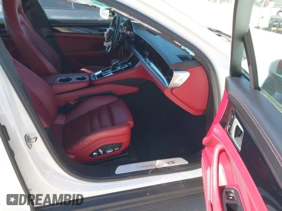 ✅ 2018 Porsche Panamera 4S • VIN: WP0AB2A70JL136828 • Lot: 41463896. Wystawiony na IAAI z przebiegiem 60 179 mil. Bezpłatny archiwum sprzedaży aukcyjnych z USA i szczegółowy raport historii pojazdu na DreamBid. Zdjęcie 5.