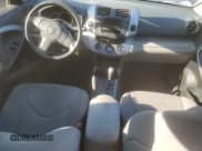 ✅ 2006 Toyota RAV4 Limited • VIN: JTMBD31V865003913 • Lot: 71559215. Wystawiony na Copart z przebiegiem 110 594 mil. Bezpłatny archiwum sprzedaży aukcyjnych z USA i szczegółowy raport historii pojazdu na DreamBid. Zdjęcie 8.