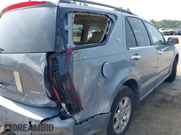 ✅ 2007 Cadillac SRX • VIN: 1GYEE637370132581 • Lot: 42390342. Wystawiony na IAAI z przebiegiem 207 596 mil. Bezpłatny archiwum sprzedaży aukcyjnych z USA i szczegółowy raport historii pojazdu na DreamBid. Zdjęcie 6.