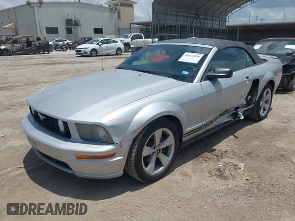 ✅ 2007 Ford Mustang Deluxe • VIN: 1ZVFT84N575201005 • Лот: 42674990. Опубликован ранее на IAAI с пробегом 82 188 миль. Бесплатный доступ к архиву аукционных продаж из США и подробный отчёт об истории автомобиля на DreamBid. Изображение 2.