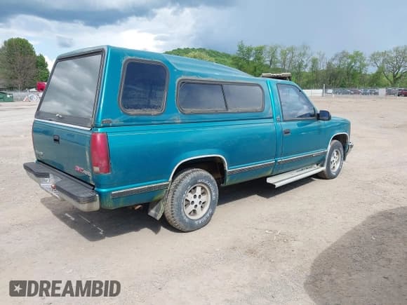 ✅ 1995 GMC Sierra 1500 • VIN: 1GTEC14K9SZ528472 • Lot: 42264927. Wystawiony na IAAI z przebiegiem 108 792 mil. Bezpłatny archiwum sprzedaży aukcyjnych z USA i szczegółowy raport historii pojazdu na DreamBid. Zdjęcie 4.
