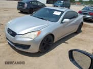 ✅ 2010 Hyundai Genesis Coupe • VIN: KMHHT6KDXAU016287 • Лот: 42614373. Опубликован ранее на IAAI с пробегом 142 181 миль. Бесплатный доступ к архиву аукционных продаж из США и подробный отчёт об истории автомобиля на DreamBid. Изображение 2.