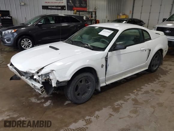 ✅ 1999 Ford Mustang • VIN: 1FAFP4048XF118956 • Lot: 43219945. Wystawiony na IAAI z przebiegiem 121 741 mil. Bezpłatny archiwum sprzedaży aukcyjnych z USA i szczegółowy raport historii pojazdu na DreamBid. Zdjęcie 2.