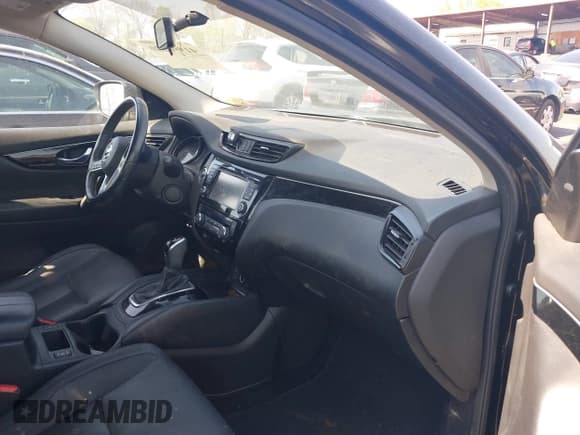 ✅ 2018 Nissan Rogue S • VIN: JN1BJ1CPXJW164412 • Lot: 41996230. Listed on IAAI with 103,325 mi. Free auction sales archive from the USA and detailed vehicle history report at DreamBid. Image 5.