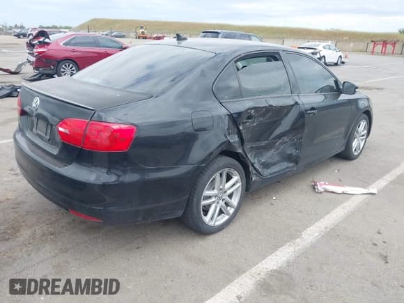 ✅ 2011 Volkswagen Jetta SE • VIN: 3VWDZ7AJ5BM308687 • Lot: 42127389. Listed on IAAI with 155,419 mi. Free auction sales archive from the USA and detailed vehicle history report at DreamBid. Image 4.