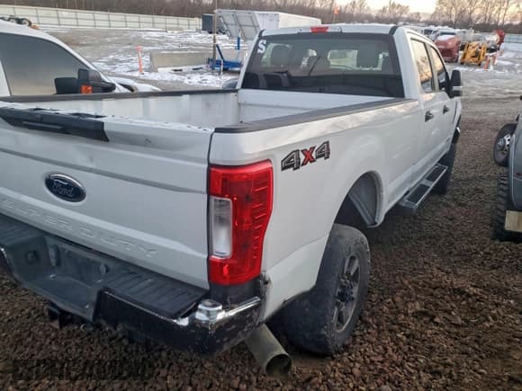 ✅ 2019 Ford F-350 XL • VIN: 1FT8W3BT7KEE10522 • Лот: 94440645. Опубликован ранее на Copart с пробегом Не указан. Бесплатный доступ к архиву аукционных продаж из США и подробный отчёт об истории автомобиля на DreamBid. Изображение 3.