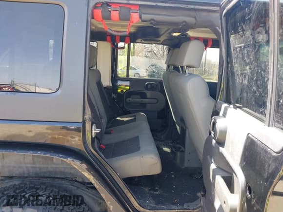 ✅ 2008 Jeep Wrangler Unlimited X • VIN: 1J4GA39188L518712 • Lot: 41993372. Wystawiony na IAAI z przebiegiem 128 278 mil. Bezpłatny archiwum sprzedaży aukcyjnych z USA i szczegółowy raport historii pojazdu na DreamBid. Zdjęcie 8.