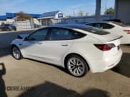 ✅ 2022 Tesla Model 3 • VIN: 5YJ3E1EA2NF370512 • Lot: 86252935. Wystawiony na Copart z przebiegiem 79 256 mil. Bezpłatny archiwum sprzedaży aukcyjnych z USA i szczegółowy raport historii pojazdu na DreamBid. Zdjęcie 2.