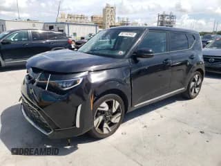 ✅ 2025 Kia Soul GT-Line • VIN: KNDJ53AU9S7925783 • Lot: 62192945. Wystawiony na Copart z przebiegiem 9 603 mil. Bezpłatny archiwum sprzedaży aukcyjnych z USA i szczegółowy raport historii pojazdu na DreamBid. Zdjęcie 1.