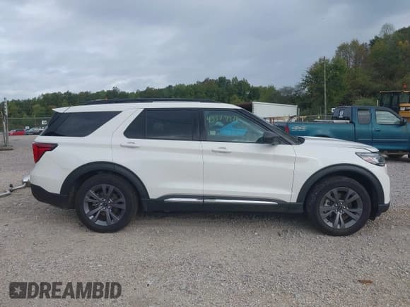 ✅ 2025 Ford Explorer Active • VIN: 1FMUK8DHXSGA70668 • Lot: 43329976. Listed on IAAI with 6,294 mi. Free auction sales archive from the USA and detailed vehicle history report at DreamBid. Image 14.
