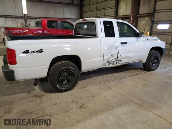 2007 Dodge Dakota ST z VIN 1D7HW22K17S119031, wystawiony jako Copart lot #50786795 z przebiegiem 117 147 mil mil oraz Szkoda całkowita • Salvage title. Historia ofert i sprzedaży dostępna na DreamBid. Obrazek 3.