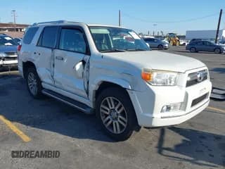 ✅ 2011 Toyota 4Runner SR5 • VIN: JTEBU5JR1B5054979 • Лот: 43610938. Опубликован ранее на IAAI с пробегом 100 758 миль. Бесплатный доступ к архиву аукционных продаж из США и подробный отчёт об истории автомобиля на DreamBid. Изображение 1.