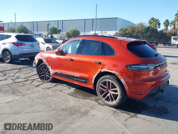 ✅ 2023 Porsche Macan • VIN: WP1AA2A56PLB11974 • Lot: 43497073. Wystawiony na IAAI z przebiegiem 14 447 mil. Bezpłatny archiwum sprzedaży aukcyjnych z USA i szczegółowy raport historii pojazdu na DreamBid. Zdjęcie 3.