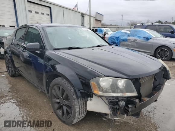 ✅ 2013 Dodge Avenger SXT • VIN: 1C3CDZCB6DN632047 • Лот: 86800144. Опубликован ранее на Copart с пробегом 216 267 миль. Бесплатный доступ к архиву аукционных продаж из США и подробный отчёт об истории автомобиля на DreamBid. Изображение 4.