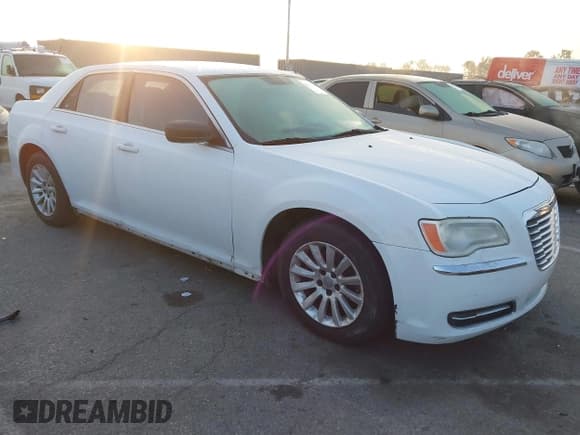 ✅ 2012 Chrysler 300 • VIN: 2C3CCAAG2CH261530 • Лот: 43806426. Опубликован ранее на IAAI с пробегом 178 442 миль. Бесплатный доступ к архиву аукционных продаж из США и подробный отчёт об истории автомобиля на DreamBid. Изображение 1.