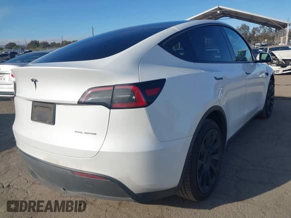 ✅ 2023 Tesla Model Y Long Range • VIN: 7SAYGDEE0PF631811 • Lot: 41400620. Wystawiony na IAAI z przebiegiem 81 358 mil. Bezpłatny archiwum sprzedaży aukcyjnych z USA i szczegółowy raport historii pojazdu na DreamBid. Zdjęcie 4.