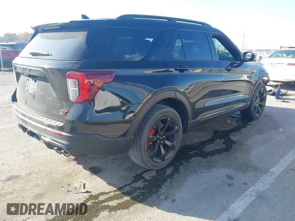✅ 2023 Ford Explorer ST • VIN: 1FM5K8GC9PGA26088 • Lot: 43704091. Wystawiony na IAAI z przebiegiem 41 033 mil. Bezpłatny archiwum sprzedaży aukcyjnych z USA i szczegółowy raport historii pojazdu na DreamBid. Zdjęcie 4.