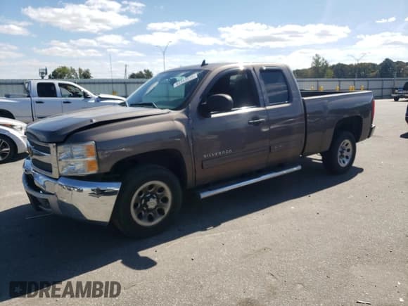 ✅ 2012 Chevrolet Silverado 1500 LS • VIN: 1GCRCREA9CZ275418 • Лот: 82343515. Опубликован ранее на Copart с пробегом 392 642 миль. Бесплатный доступ к архиву аукционных продаж из США и подробный отчёт об истории автомобиля на DreamBid. Изображение 1.