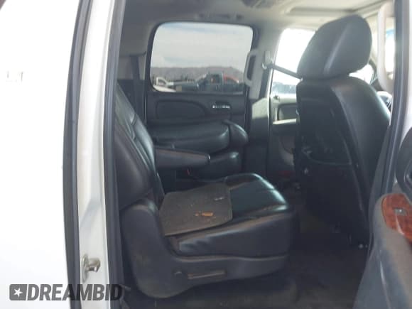 ✅ 2007 Chevrolet Suburban LTZ • VIN: 3GNFC16047G201752 • Lot: 42028735. Listed on IAAI with 193,073 mi. Free auction sales archive from the USA and detailed vehicle history report at DreamBid. Image 8.