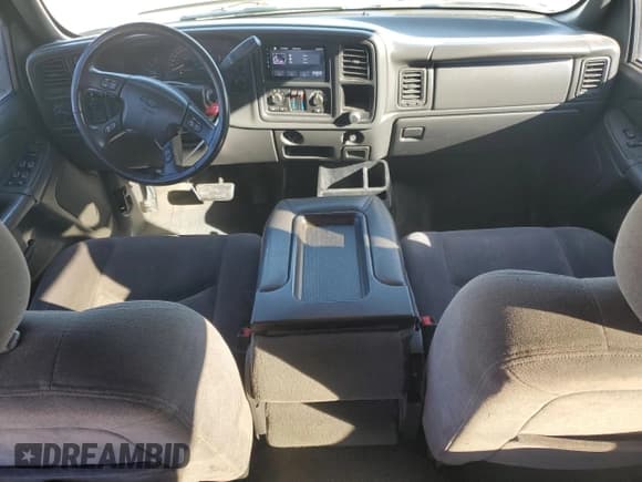 ✅ 2006 Chevrolet Silverado 2500HD LT2 • VIN: 1GCHK23D46F200540 • Lot: 47072885. Wystawiony na Copart z przebiegiem 160 542 mil. Bezpłatny archiwum sprzedaży aukcyjnych z USA i szczegółowy raport historii pojazdu na DreamBid. Zdjęcie 8.