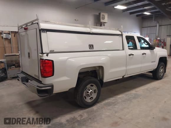 ✅ 2017 Chevrolet Silverado 2500HD Work Truck • VIN: 1GC2CUEG1HZ304992 • Lot: 42116602. Wystawiony na IAAI z przebiegiem 261 765 mil. Bezpłatny archiwum sprzedaży aukcyjnych z USA i szczegółowy raport historii pojazdu na DreamBid. Zdjęcie 4.