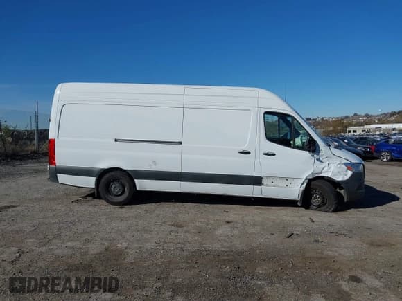 ✅ 2024 Mercedes-Benz Sprinter Cargo • VIN: W1Y4NCHY2RT177333 • Лот: 40842688. Опубликован ранее на IAAI с пробегом Не указан. Бесплатный доступ к архиву аукционных продаж из США и подробный отчёт об истории автомобиля на DreamBid. Изображение 13.