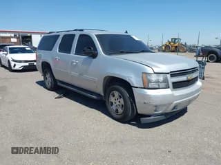 ✅ 2011 Chevrolet Suburban LT • VIN: 1GNSKJE33BR334105 • Lot: 42921551. Wystawiony na IAAI z przebiegiem 210 773 mil. Bezpłatny archiwum sprzedaży aukcyjnych z USA i szczegółowy raport historii pojazdu na DreamBid. Zdjęcie 1.