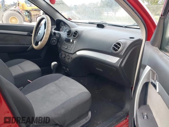 ✅ 2011 Chevrolet Aveo 1LT • VIN: KL1TD6DE0BB125010 • Lot: 41613503. Wystawiony na IAAI z przebiegiem 100 757 mil. Bezpłatny archiwum sprzedaży aukcyjnych z USA i szczegółowy raport historii pojazdu na DreamBid. Zdjęcie 5.