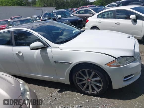 ✅ 2015 Jaguar XJ • VIN: SAJWA1CZ0F8V75119 • Lot: 42248663. Listed on IAAI with 94,060 mi. Free auction sales archive from the USA and detailed vehicle history report at DreamBid. Image 13.