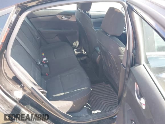 ✅ 2021 Kia Forte LXS • VIN: 3KPF24AD6ME287337 • Lot: 42376196. Listed on IAAI with 31,406 mi. Free auction sales archive from the USA and detailed vehicle history report at DreamBid. Image 8.