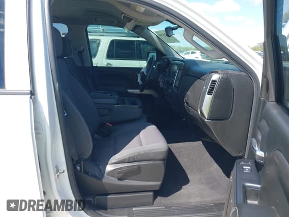 ✅ 2019 Chevrolet Silverado 1500 LT • VIN: 2GCVKPEC2K1108705 • Lot: 42206544. Wystawiony na IAAI z przebiegiem 84 871 mil. Bezpłatny archiwum sprzedaży aukcyjnych z USA i szczegółowy raport historii pojazdu na DreamBid. Zdjęcie 5.