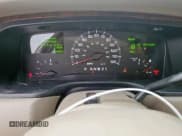 ✅ 2001 Lincoln Town Car Cartier • VIN: 1LNHM83W11Y609960 • Lot: 57269985. Wystawiony na Copart z przebiegiem 76 809 mil. Bezpłatny archiwum sprzedaży aukcyjnych z USA i szczegółowy raport historii pojazdu na DreamBid. Zdjęcie 9.