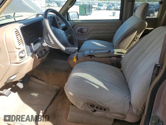 ✅ 1995 Chevrolet Silverado 1500 • VIN: 2GCEC19K1S1138905 • Lot: 85812725. Wystawiony na Copart z przebiegiem 267 145 mil. Bezpłatny archiwum sprzedaży aukcyjnych z USA i szczegółowy raport historii pojazdu na DreamBid. Zdjęcie 7.