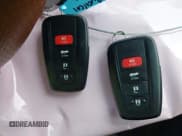 ✅ 2022 Toyota Avalon Limited Hybrid • VIN: 4T1DA1AB2NU013574 • Lot: 41357973. Wystawiony na IAAI z przebiegiem 24 475 mil. Bezpłatny archiwum sprzedaży aukcyjnych z USA i szczegółowy raport historii pojazdu na DreamBid. Zdjęcie 11.