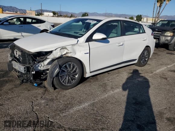✅ 2020 Hyundai Ioniq SE • VIN: KMHC75LJ1LU061781 • Lot: 90667545. Listed on Copart with 73,490 mi. Free auction sales archive from the USA and detailed vehicle history report at DreamBid. Image 1.