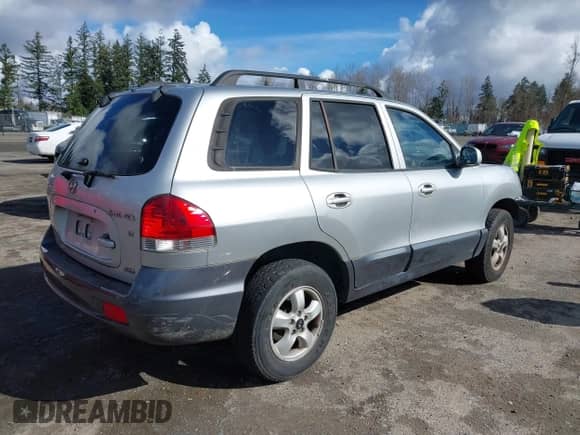 2005 Hyundai Santa Fe GLS с VIN KM8SC73D55U988475, выставлен на аукционе IAAI как лот 41779224 с пробегом 161 623 миль миль и . История ставок и продаж доступна на DreamBid. Изображение 4.