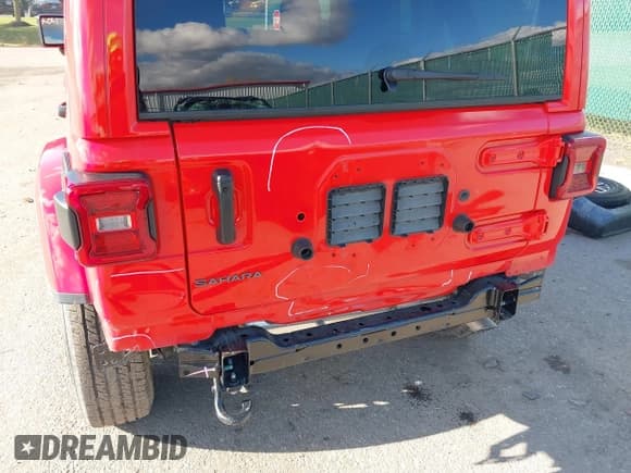 ✅ 2025 Jeep Wrangler Sahara • VIN: 1C4PJXEN5SW568740 • Lot: 43606846. Wystawiony na IAAI z przebiegiem 11 039 mil. Bezpłatny archiwum sprzedaży aukcyjnych z USA i szczegółowy raport historii pojazdu na DreamBid. Zdjęcie 6.