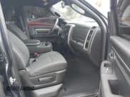 ✅ 2021 Ram 1500 Warlock • VIN: 1C6RR6GGXMS526933 • Lot: 43431124. Wystawiony na IAAI z przebiegiem 128 186 mil. Bezpłatny archiwum sprzedaży aukcyjnych z USA i szczegółowy raport historii pojazdu na DreamBid. Zdjęcie 5.