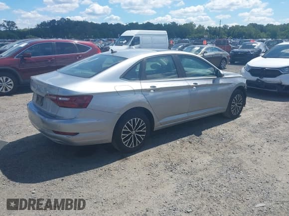 ✅ 2020 Volkswagen Jetta S • VIN: 3VWCB7BU9LM028748 • Lot: 43091823. Wystawiony na IAAI z przebiegiem 97 071 mil. Bezpłatny archiwum sprzedaży aukcyjnych z USA i szczegółowy raport historii pojazdu na DreamBid. Zdjęcie 4.