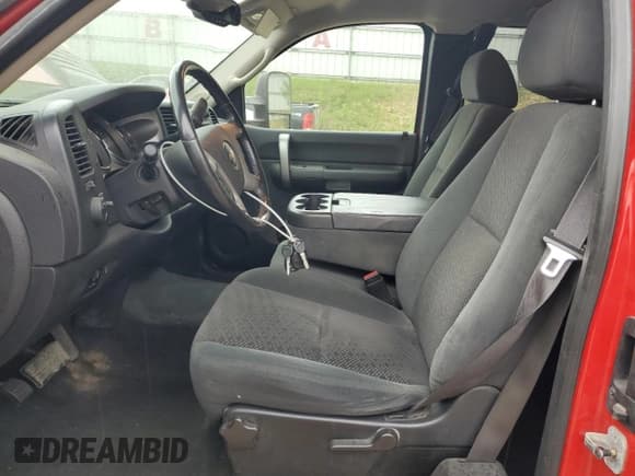 ✅ 2008 Chevrolet Silverado 2500HD 1LT • VIN: 1GCHK29K58E100106 • Lot: 60140455. Wystawiony na Copart z przebiegiem 210 606 mil. Bezpłatny archiwum sprzedaży aukcyjnych z USA i szczegółowy raport historii pojazdu na DreamBid. Zdjęcie 7.