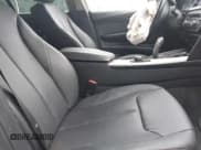 ✅ 2015 BMW 3 Series 320i xDrive • VIN: WBA3C3G55FNS73435 • Lot: 42133912. Wystawiony na IAAI z przebiegiem 111 663 mil. Bezpłatny archiwum sprzedaży aukcyjnych z USA i szczegółowy raport historii pojazdu na DreamBid. Zdjęcie 5.