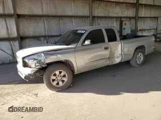2004 Dodge Dakota Sport z VIN 1D7GL32N84S588584, wystawiony jako Copart lot #90135425 z przebiegiem Nie podano mil oraz Szkoda całkowita • Salvage title. Historia ofert i sprzedaży dostępna na DreamBid. Obrazek 1.